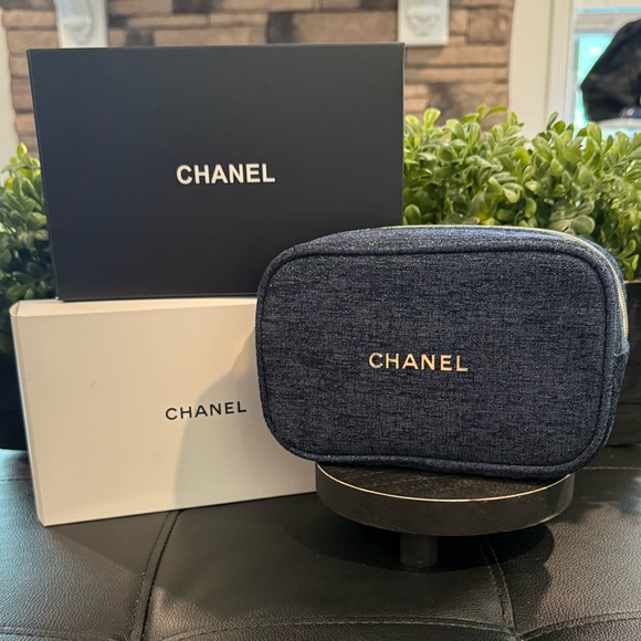 CHANEL Beauté GWP Midnight Blue Cosmetic Pouch – Gold Lettering – NIB - Picture 1 of 10